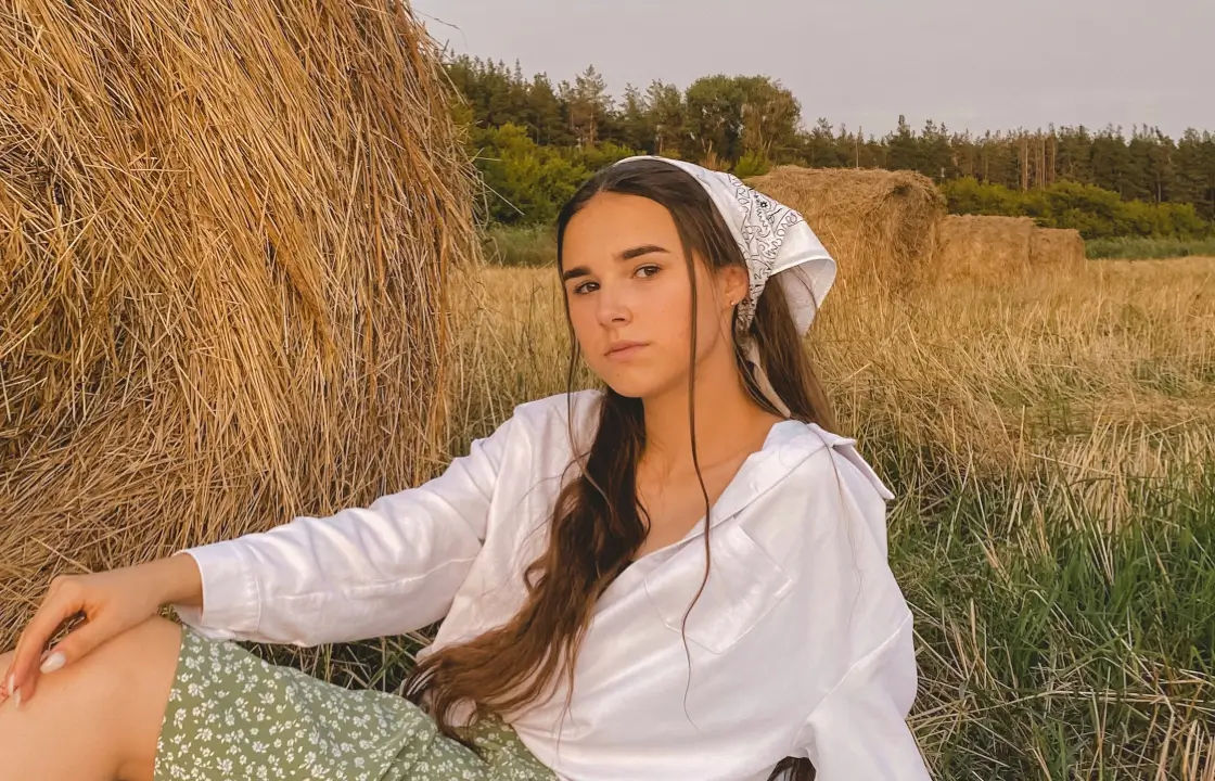 白色女孩肖像，圖像銳化