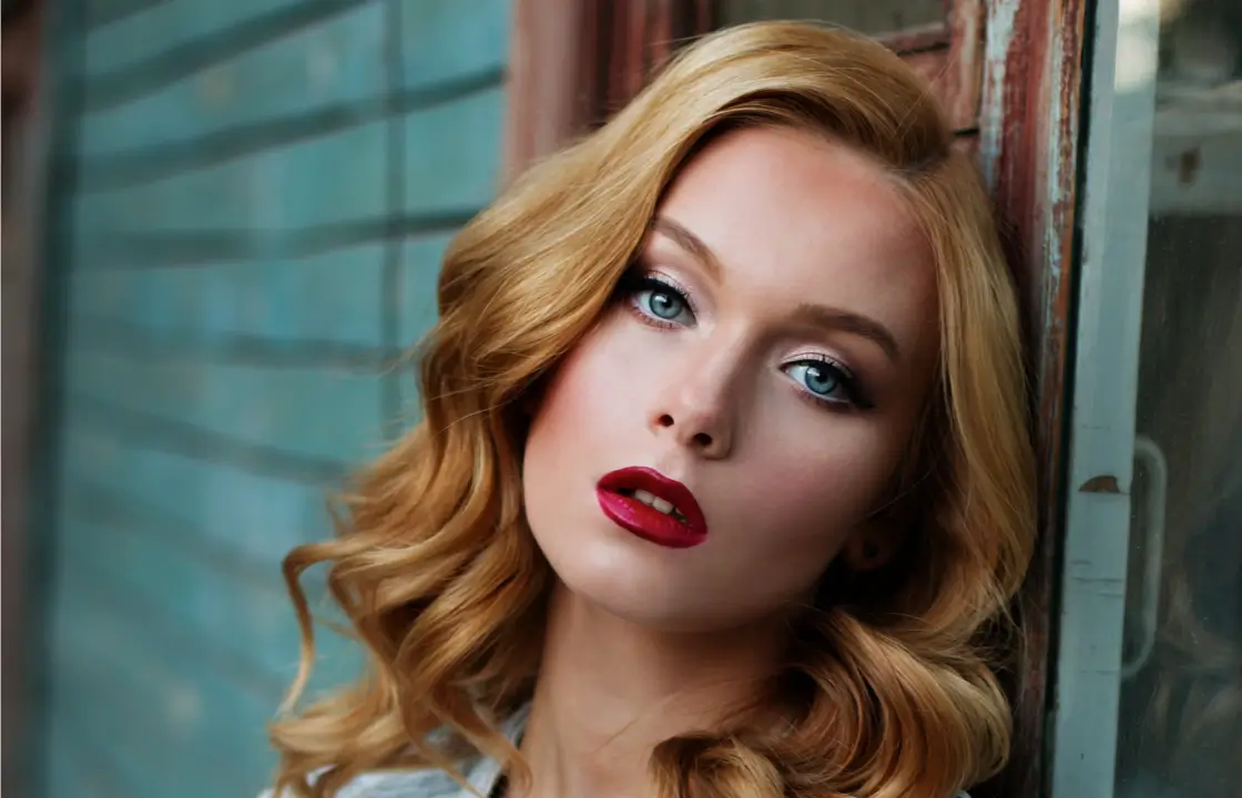 銳化的金髮女人肖像